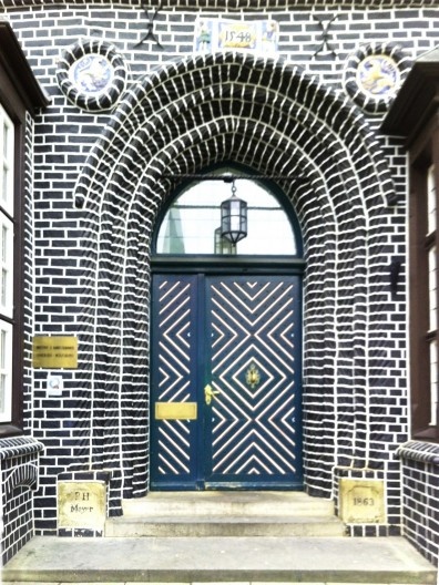 Porta no centro histórico da cidade de Lüneburg, Alemanha