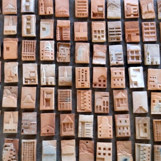 Peças cerâmicas confeccionadas na Cerâmica Saramenha, Ouro Preto, por alunos da UFMG e da UTexas