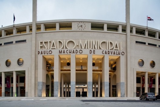 Estádio com a instalação de passarela de conexão entre segmentos antes estanques da ala norte, o que foi realizado sem impactar negativamente a fachada