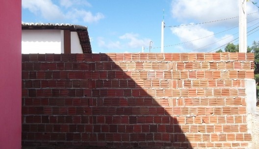 Muros autoconstruídos em habitações de interesse social, Ceará Mirim RN