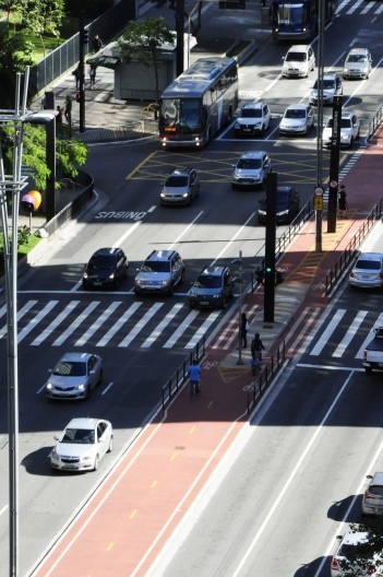 Ciclovia Paulista/ Travessias funcionam com segurança para pedestres e ciclistas