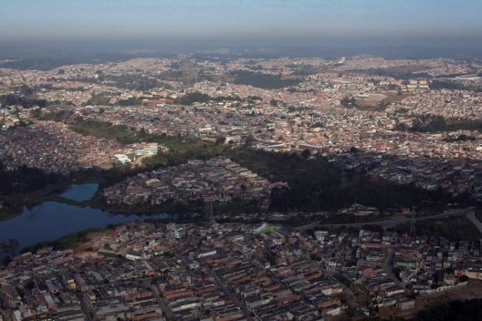 Vista aérea do Cantinho do Céu às margens da Billings