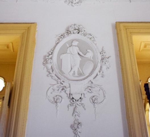 Palacete Bolonha, Marte segurando lança e capacete (detalhe), Belém PA Brasil, 1908. Engenheiro Francisco Bolonha