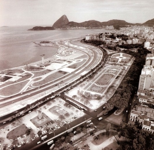 Ponta da enseada com o aterro ainda em execução, c.1962