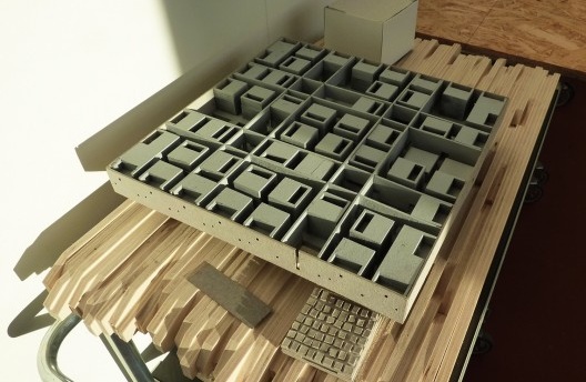 Pavilhão HIP C 11, da Eidgenössische Technische Hochschule – ETH, utilizado pelo ateliê do prof. Josep Lluís Mateo e equipe. Trabalho de estudante adotando sistema espacial “Matt-Building”. Zurique, 2013