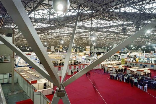 Palácio de Exposições do Parque Anhembi, pavilhão de exposições, arquiteto Jorge Wilheim, colaboração de Miguel Juliano e Massimo Fiocchi, São Paulo, 1963-1972