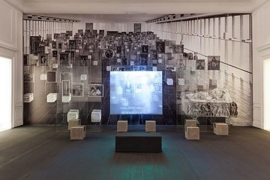 Maneiras de expor: a arquitetura expositiva de Lina Bo Bardi\", curadoria de Giancarlo Latorraca, Museu da Casa Brasileira