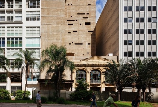 Praça das Artes, edifício novo e fachada restaurada do Cine Cairo, São Paulo. Escritório Brasil Arquitetura e arquiteto Marcos Cartum