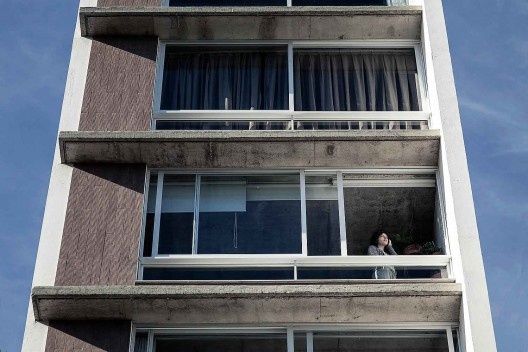 Edifício Península, fachada, Porto Alegre, Brasil, 2013. Arquitetos Cristiano Kunze e Nathalia Cantergiani