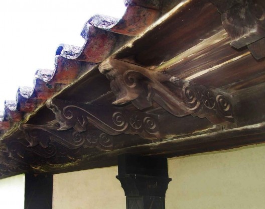 Casa do Sítio do Padre Inácio, cachorros da cobertura