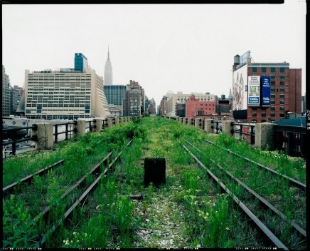 Estado das vias abandonadas. A Railroad Artifact, 30th Street, May 2000