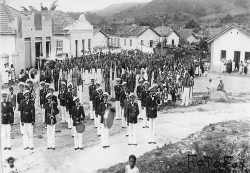 Desfile da Corporação Musical Santa Cecília