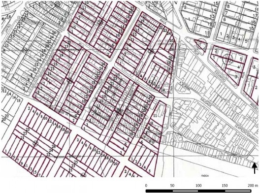 Sobreposição assentamento existente com o loteamento aprovado. Planta dos loteamentos aprovados para a área sobreposta à restituição da imagem aerofotogramétrica recente da mesma área