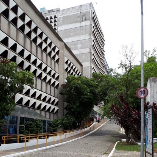Edifício da Faculdade Farias Brito, atual Universidade de Guarulhos