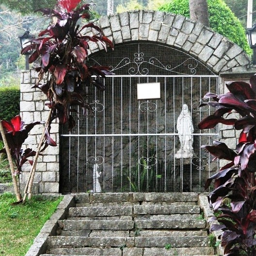 Colégio Anchieta – ermida com imagem de Nossa Senhora de Lourdes