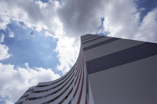 Vista de trecho dos últimos andares na divisa das fachadas Norte e Oeste