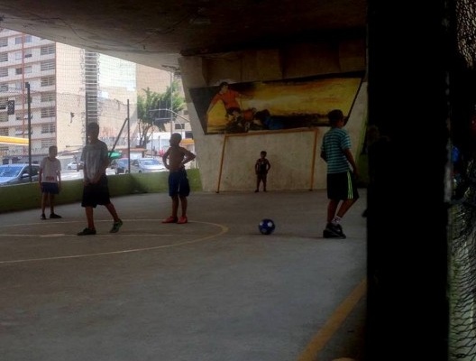 Quadra esportiva sob viaduto, Praça 14 Bis, São paulo