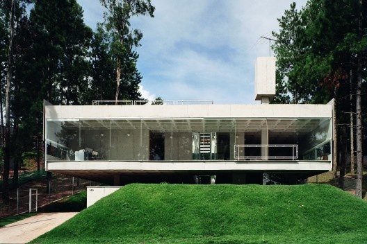 Casa Mariante em Aldeia da Serra, projeto de MMBB Arquitetos