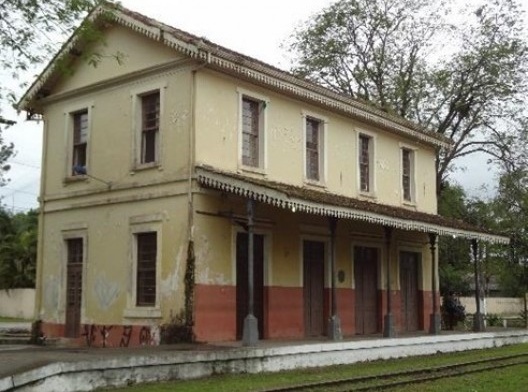 Antiga plataforma de embarque da estação Alexandra