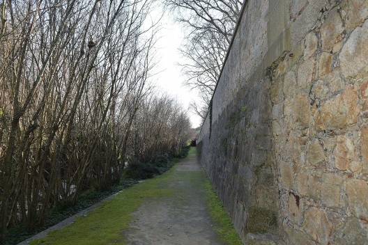 Fundação de Serralves – Museu de Arte Contemporânea, Walking is Measuring, obra de Richard Serra