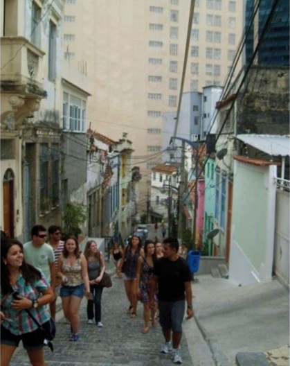 Subida da “Ladeira do João Homem”, no Morro da Conceição, Rio de Janeiro – Edifício “A Noite” ao fundo, 2012