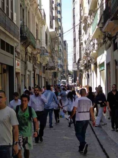 Multidão no centro do Rio de Janeiro