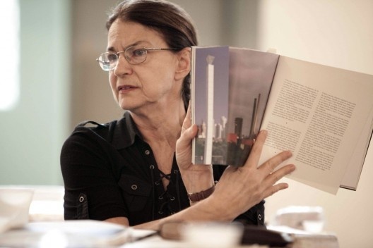 Otilia Arantes em Seminário sobre Arte/cidade, com os atores da Cia. São Jorge de Variedades, 2010