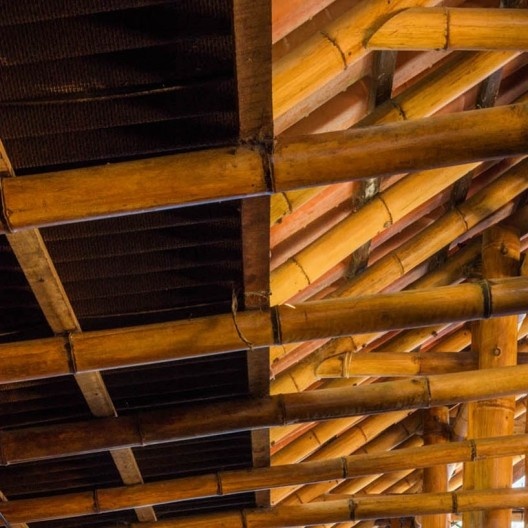 Centro comunitário Camburi, Ubatuba SP Brasil, 2018. CRU! Architects, Sven Mouton, Reintje Jacobs, Britt Christiaense e Jan Detavernier