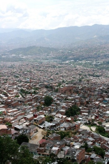 Vista geral da periferia de Medellín