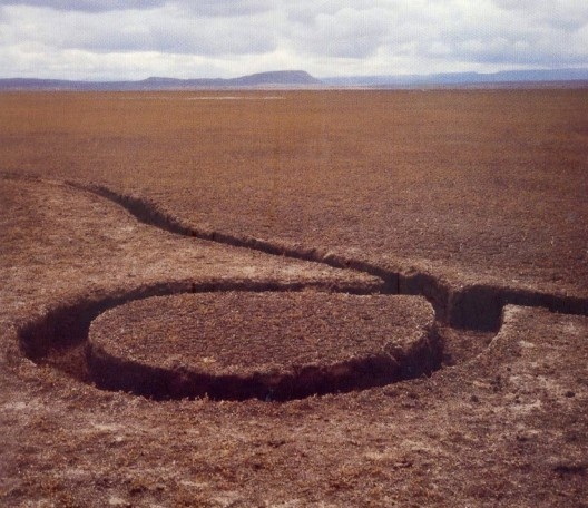 Michael Heizer, Isolated Mass, Circumflex #9 of Nine Nevada Depressions, Massacre Dry Lake, 1968