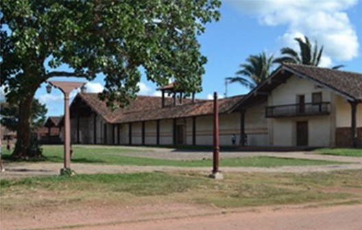Igreja de San Javier e praça frontal