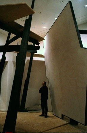 Civilization. Installation in the exhibition “Seven Hills: Images and Signs of the 21st Century”, 1999-2000. Martin-Gropius-Bau, Berlin, Germany