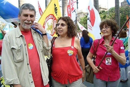 Daniel Amor com Stella Maris Bilenjian e Marta Balieiro em ato da CUT na Praça da Sé