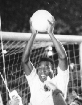 Pelé jogando no Santos Futebol Clube