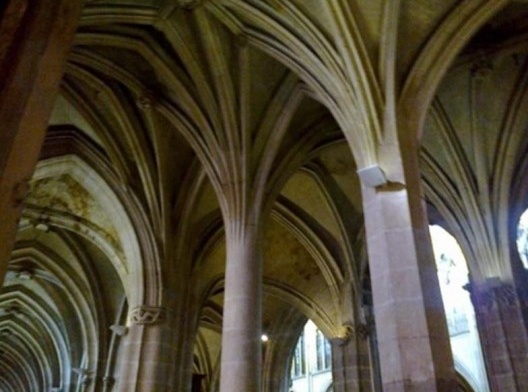 “Ossatura” de uma igreja gótica em Paris, 2013.