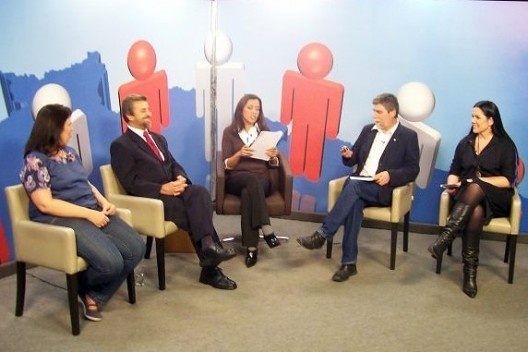 Daniel Amor gravando programa sobre assistência técnica na TV Assembleia, com o deputado Marcos Martins