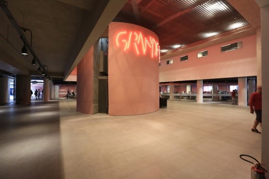 Sesc 24 de Maio, hall, São Paulo SP, 2017. Arquitetos Paulo Mendes da Rocha, Fernando de Mello Franco, Marta Moreira e Milton Braga/ MMBB Arquitetos