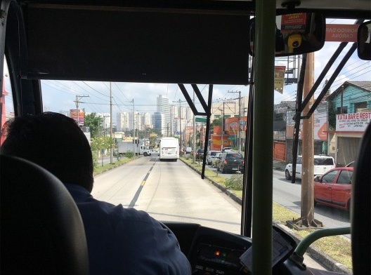 Paisagem urbana vista do trólebus que liga Santo André a São Bernardo do Campo