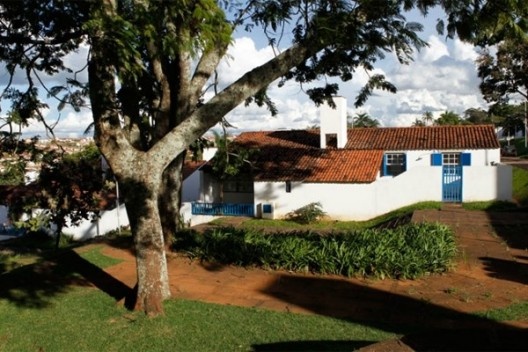 Conjunto habitacional da CBMM, Araxá. Arquiteto Paulo Casé, 1980