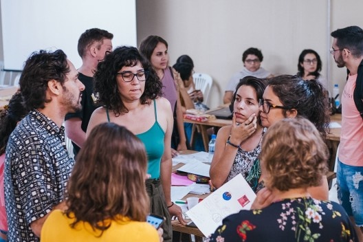 Discussões em grupo, na segunda aula do curso