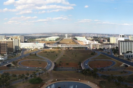 À beira do otimismo. Brasília: e a copa?