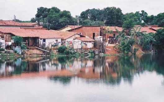 Habitações na orla da Lagoa do Jacaré, 2005