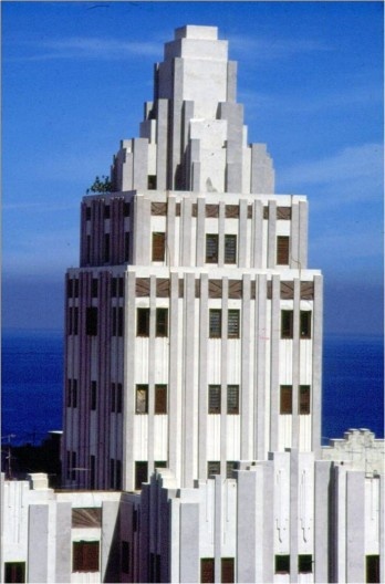 Prédio de Apartamentos López Serrano, El Vedado, 1932. Arquitetos Ricardo Mira & Miguel Rosich