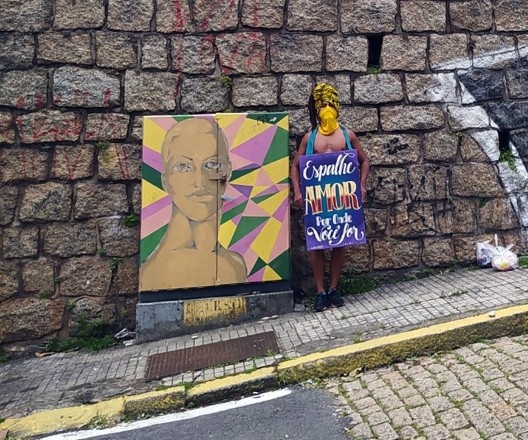 Pintura de Bruno Bardi, em frente ao Museu da Escola Catarinense