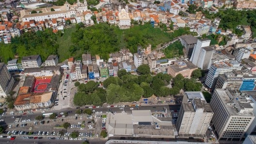 Requalificação urbanística da praça Marechal Deodoro, vista aérea da área de projeto antes da intervenção, Salvador BA Brasil, 2020. Arquiteto Adriano Mascarenhas (autor) / Sotero Arquitetos