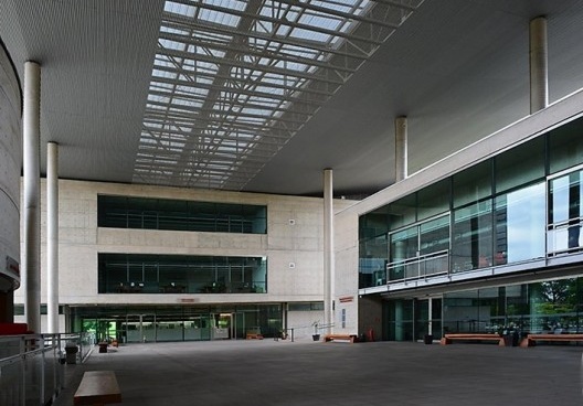 Biblioteca Brasiliana USP, interior da praça