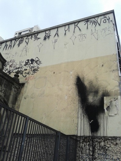 Extintor de incêndio carregado com tinta, Travessa da rua Teodoro Sampaio