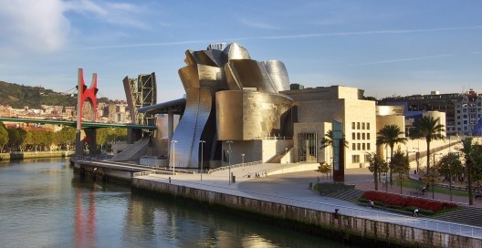 Museu Guggenheim de Bilbao, Bilbao, Espanha, 1997. Arquiteto Frank Gehry