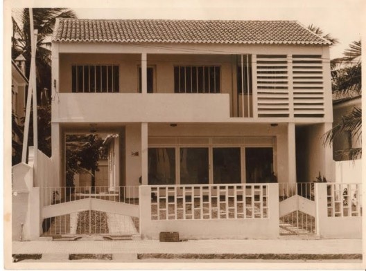 Projeto de Arialdo Pinho, 1955. Residência Paulo Sobral. Elementos que formam o repertório da arquitetura moderna. Rua Mossoró, 510, Tirol