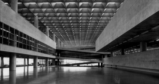 Edifício da FAU USP, átrio, 1961. Arquitetos Vilanova Artigas e Carlos Cascaldi